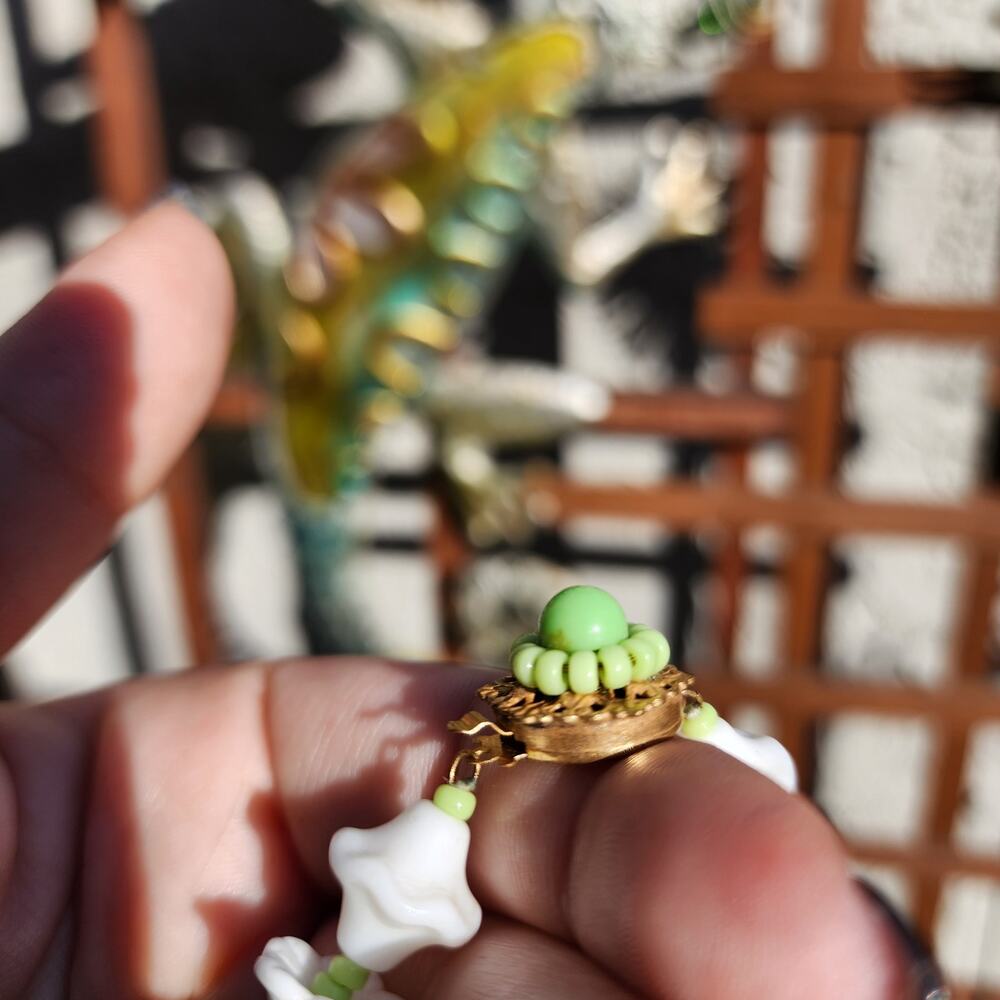 Vtg SIGNED Miriam Haskell Necklce White Milk Glass Green Enamel Tulip Flower - Picture 10 of 13